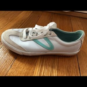 Worn once!! Women’s tretorn sneakers